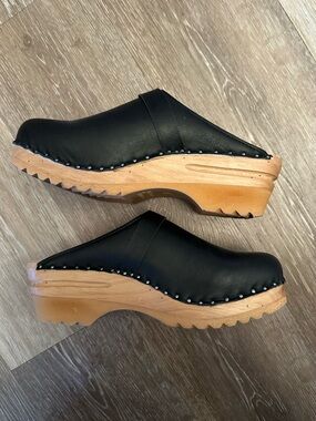 Good guys don’t wear leather x troentorp clogs 36